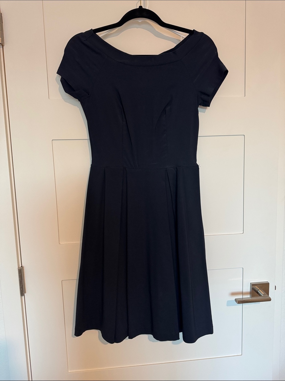 Women's navy blue Fit-and-Flare Dress - Elegant Short Sleeve